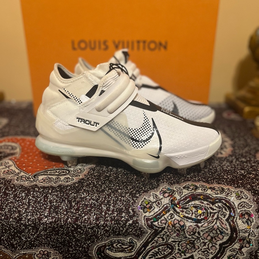 NWOT- Nike Force Zoom Trout 7 ‘White Dynamic Turquoise' (CI3134-102) Mens Size 7
